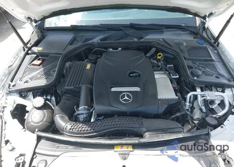 2015 Mercedes-Benz C 300 4Matic/Luxury 4Matic/Sport 4Matic z USA, uszkodzony, nr VIN 55SWF4KB8FU073494